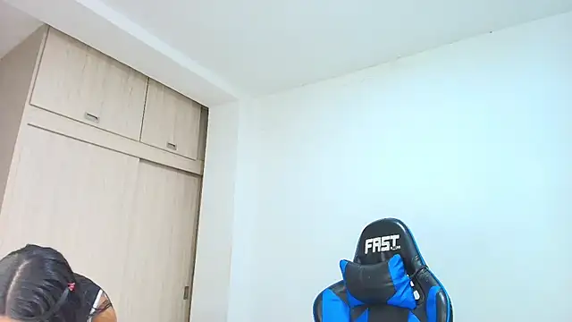 sophiax-x online show from 10.21.25