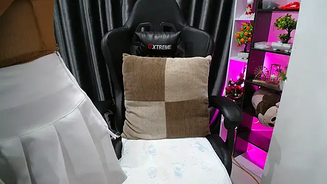 Yuki-yio online show from 03.10.25