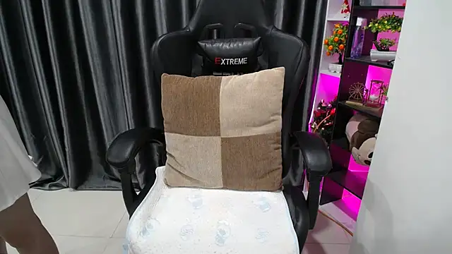 Yuki-yio online show from 09.10.25