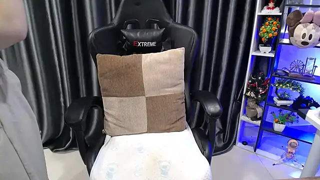 Yuki-yio online show from 10.06.25