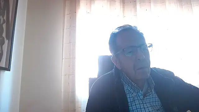 Snapshot of TonyComa chatting on 12.03.25 TonyComa online show from 12.03.25