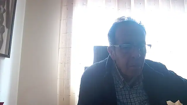 Snapshot of TonyComa chatting on 12.04.25 TonyComa online show from 12.04.25