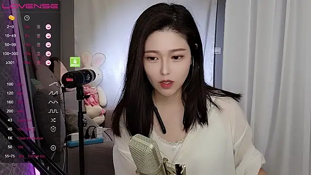 Snapshot of tw_lala chatting on 12.13.24 tw lala online show from 12.13.24