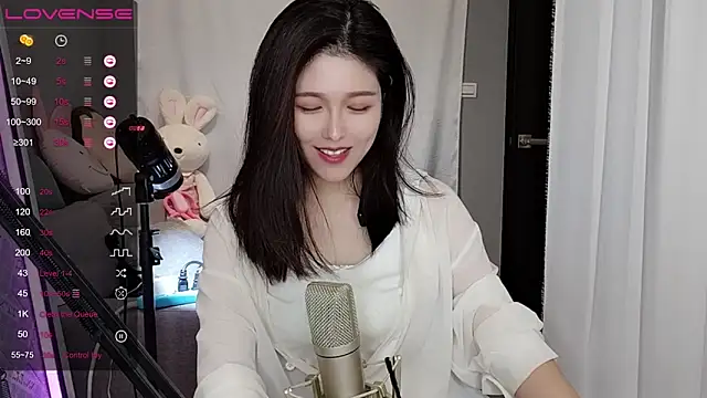 Snapshot of tw_lala chatting on 12.13.24 tw lala online show from 12.13.24