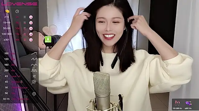 Snapshot of tw_lala chatting on 12.16.24 tw lala online show from 12.16.24