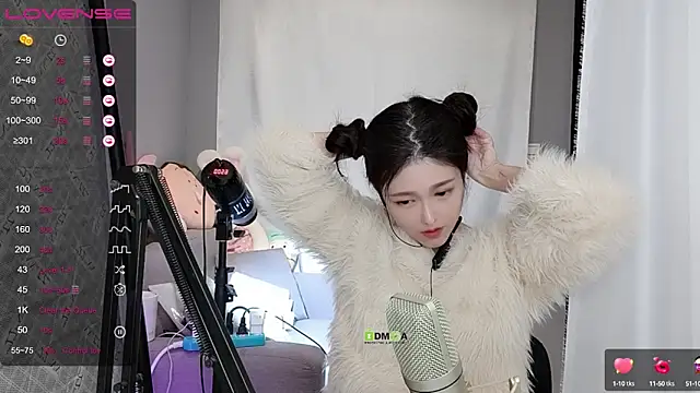 Snapshot of tw_lala chatting on 12.17.24 tw lala online show from 12.17.24