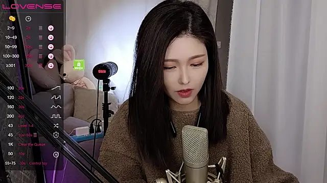 Snapshot of tw_lala chatting on 12.23.24 tw lala online show from 12.23.24