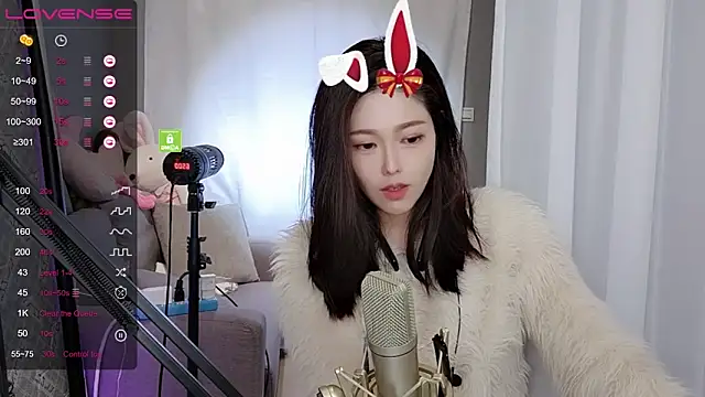Snapshot of tw_lala chatting on 12.24.24 tw lala online show from 12.24.24