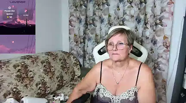 Snapshot of Selenna57 chatting on 12.04.24 Selenna57 online show from 12.04.24