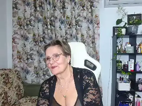 Snapshot of Selenna57 chatting on 12.14.24 Selenna57 online show from 12.14.24