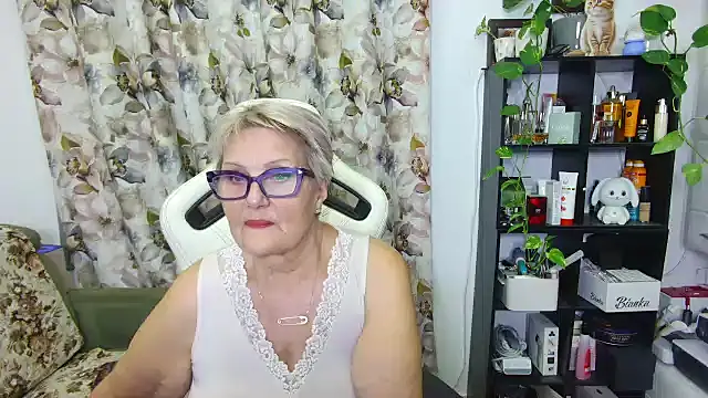 Snapshot of Selenna57 chatting on 02.01.25 Selenna57 online show from 02.01.25