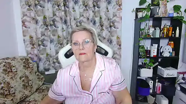 Snapshot of Selenna57 chatting on 02.14.25 Selenna57 online show from 02.14.25