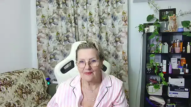 Snapshot of Selenna57 chatting on 03.15.25 Selenna57 online show from 03.15.25