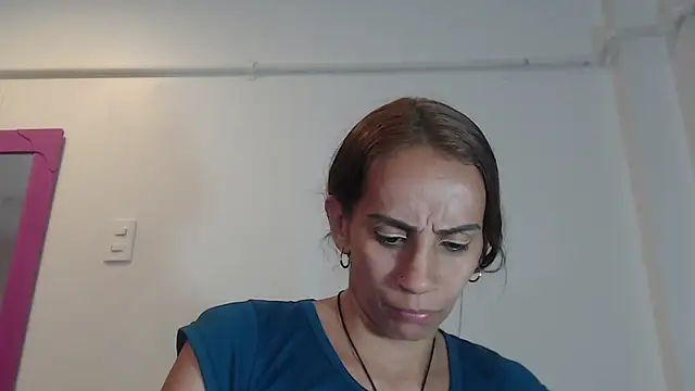 Snapshot of Amber_Moore chatting on 10.23.25 Amber Moore online show from 10.23.25