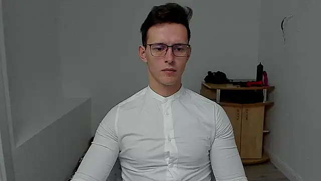 sexxymuscles4u online show from 12.12.24