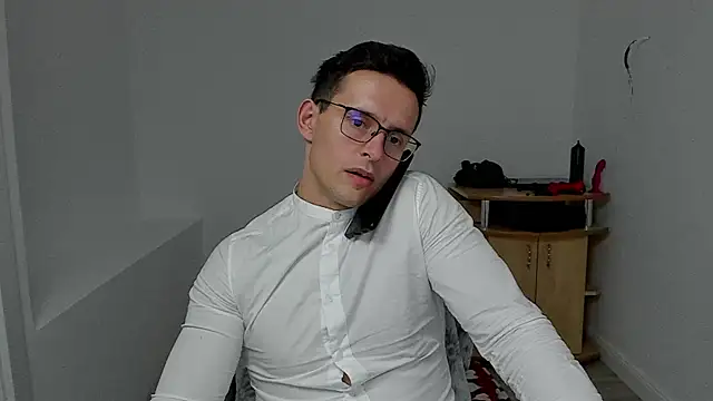 sexxymuscles4u online show from 12.12.24