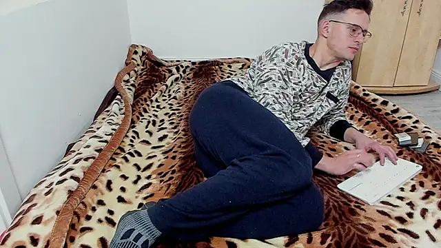 sexxymuscles4u online show from 12.21.24