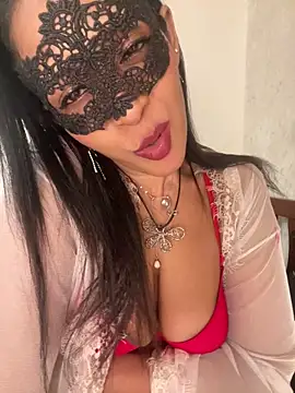 Snapshot of naughtyjaanu chatting on 11.25.25 naughtyjaanu online show from 11.25.25