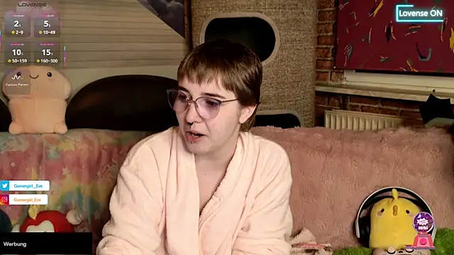 Snapshot of GamerGirl_Eve chatting on 09.11.25 GamerGirl Eve online show from 09.11.25