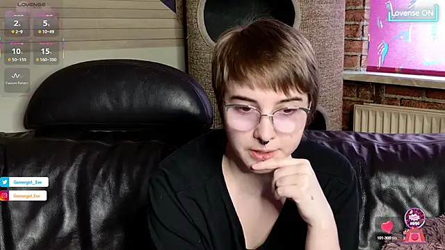 Snapshot of GamerGirl_Eve chatting on 09.24.25 GamerGirl Eve online show from 09.24.25