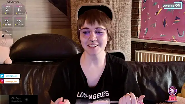 Snapshot of GamerGirl_Eve chatting on 09.25.25 GamerGirl Eve online show from 09.25.25