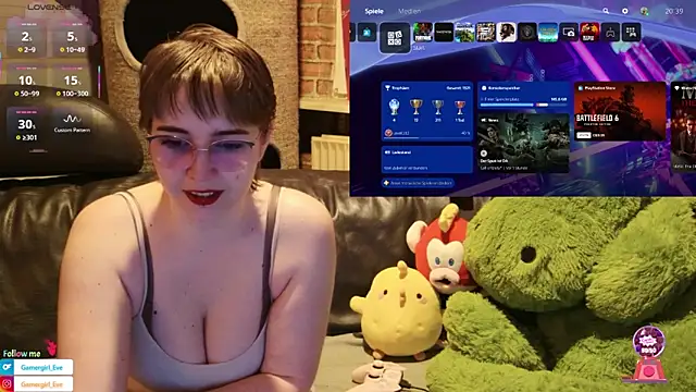 Snapshot of GamerGirl_Eve chatting on 10.09.25 GamerGirl Eve online show from 10.09.25