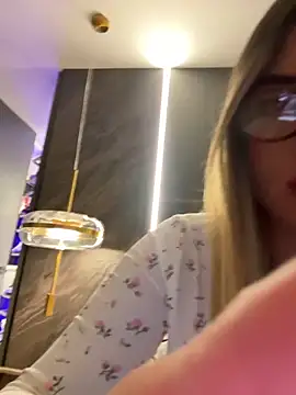 Snapshot of AnaCarrera chatting on 09.19.25 AnaCarrera online show from 09.19.25