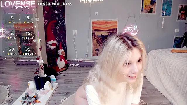 Snapshot of Careful_i_bite chatting on 02.11.26 Careful i bite online show from 02.11.26