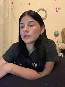 Estefani 32 online show from 04.13.26