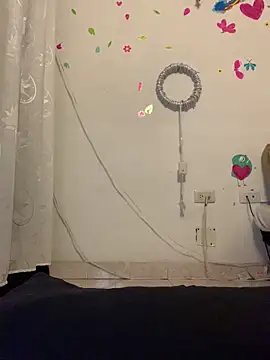 Estefani 32 online show from 04.14.26