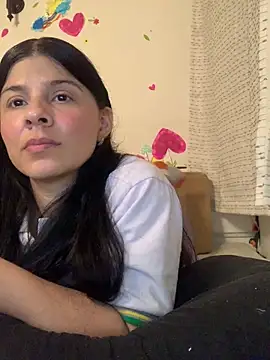 Estefani 32 online show from 04.17.26