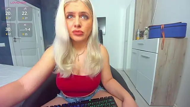 Snapshot of innocent_eva1 chatting on 12.24.24 innocent eva1 online show from 12.24.24