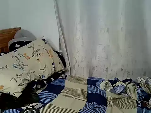 Snapshot of purplescarlet chatting on 03.17.26 purplescarlet online show from 03.17.26