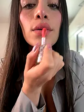 Emmily 19 online show from 11.18.25