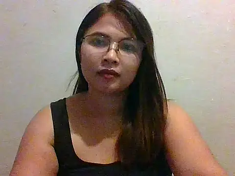 Snapshot of wildsexypinay33x chatting on 10.30.25 wildsexypinay33x online show from 10.30.25