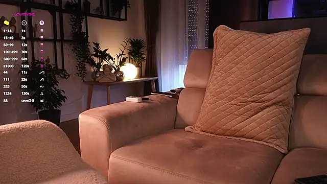 Snapshot of Anette_Belorie chatting on 12.20.25 Anette Belorie online show from 12.20.25