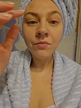 Snapshot of ScarletCallings420 chatting on 11.16.25 ScarletCallings420 online show from 11.16.25