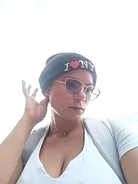 Simone Miller online show from 03.17.25