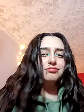 IvonneT online show from 12.17.25