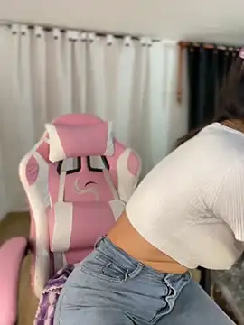 MiaJones21 online show from 01.17.25