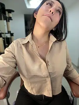 MiaJones21 online show from 03.04.25