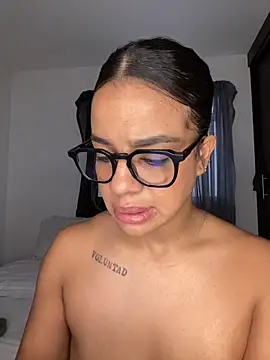 trianawhite online show from 12.04.25