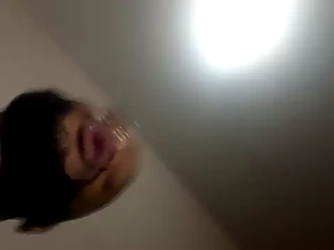 Snapshot of eatxaxa chatting on 10.05.25 eatxaxa online show from 10.05.25