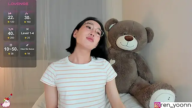 Snapshot of Ren_yoon chatting on 04.22.26 Ren yoon online show from 04.22.26