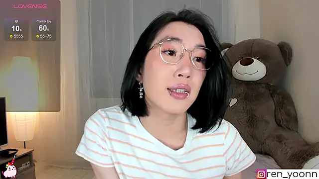 Snapshot of Ren_yoon chatting on 05.04.26 Ren yoon online show from 05.04.26
