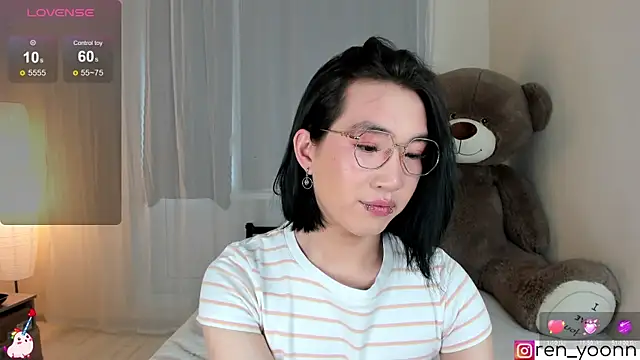 Snapshot of Ren_yoon chatting on 05.15.26 Ren yoon online show from 05.15.26