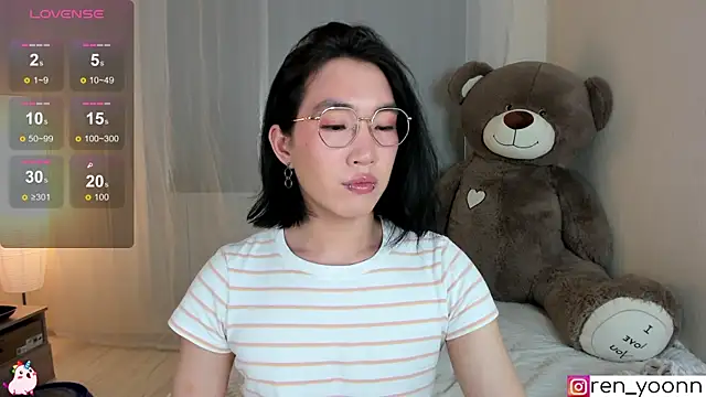 Snapshot of Ren_yoon chatting on 05.16.26 Ren yoon online show from 05.16.26