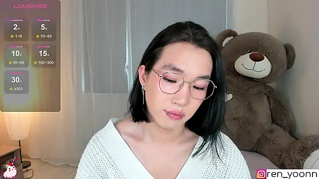 Snapshot of Ren_yoon chatting on 06.04.26 Ren yoon online show from 06.04.26
