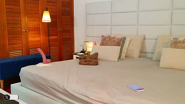 Snapshot of lissetlong69 chatting on 12.21.25 lissetlong69 online show from 12.21.25