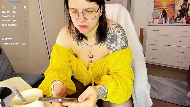 Snapshot of Ophelia_mm chatting on 09.29.25 Ophelia mm online show from 09.29.25